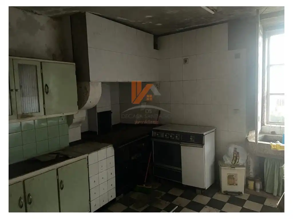 Kitchen of Buildings for sale in Santiago de Compostela 