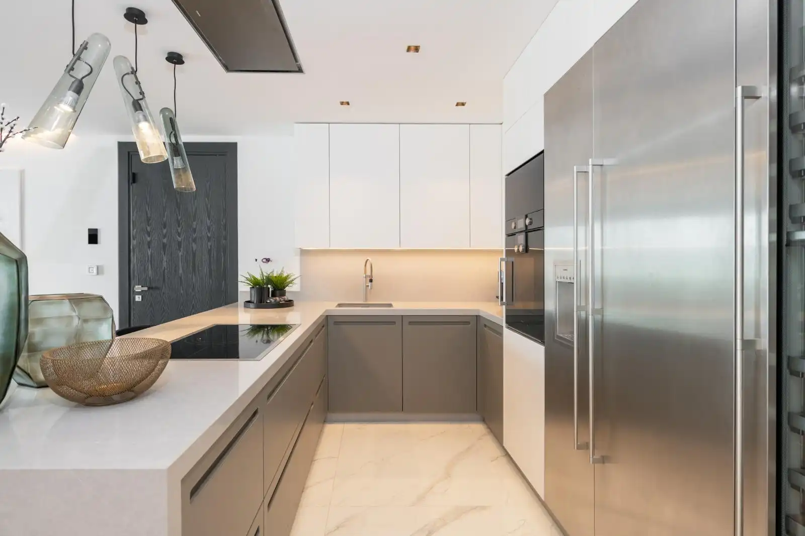 Kitchen of Flat for sale in Marbella  with Air Conditioner, Terrace and Oven