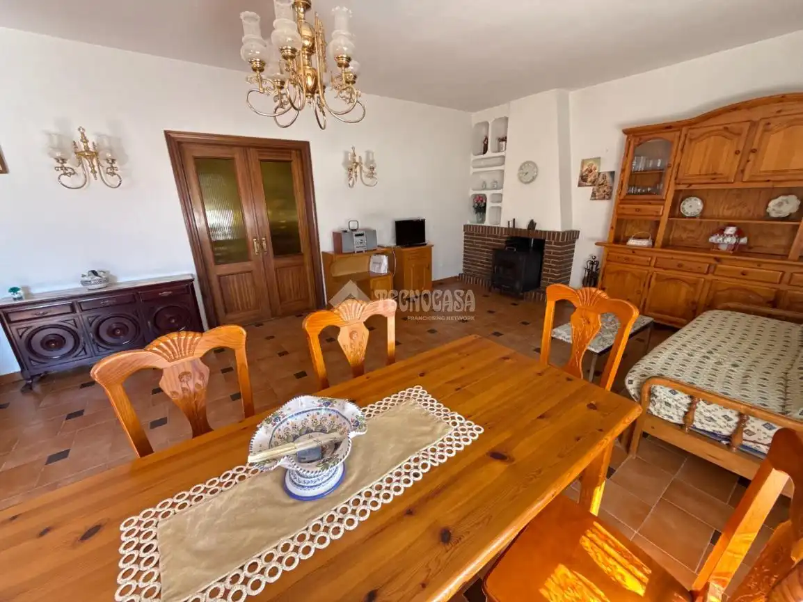 Comedor de Casa adosada en venta en Lucillos con Balcón