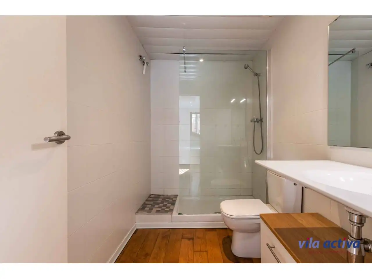 Bathroom of Flat for sale in Sabadell  with Air Conditioner, Heating and Parquet flooring