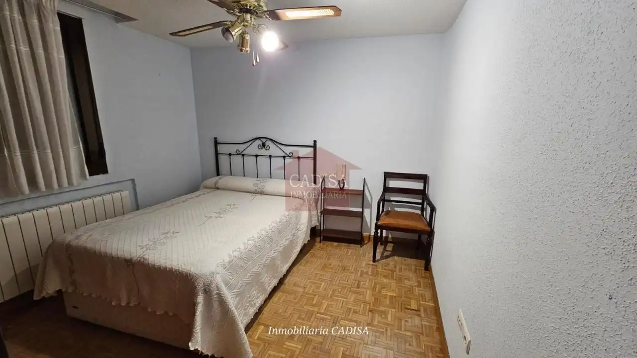 Bedroom of Flat for rent in Salamanca  with Air Conditioner, Heating and Furnished