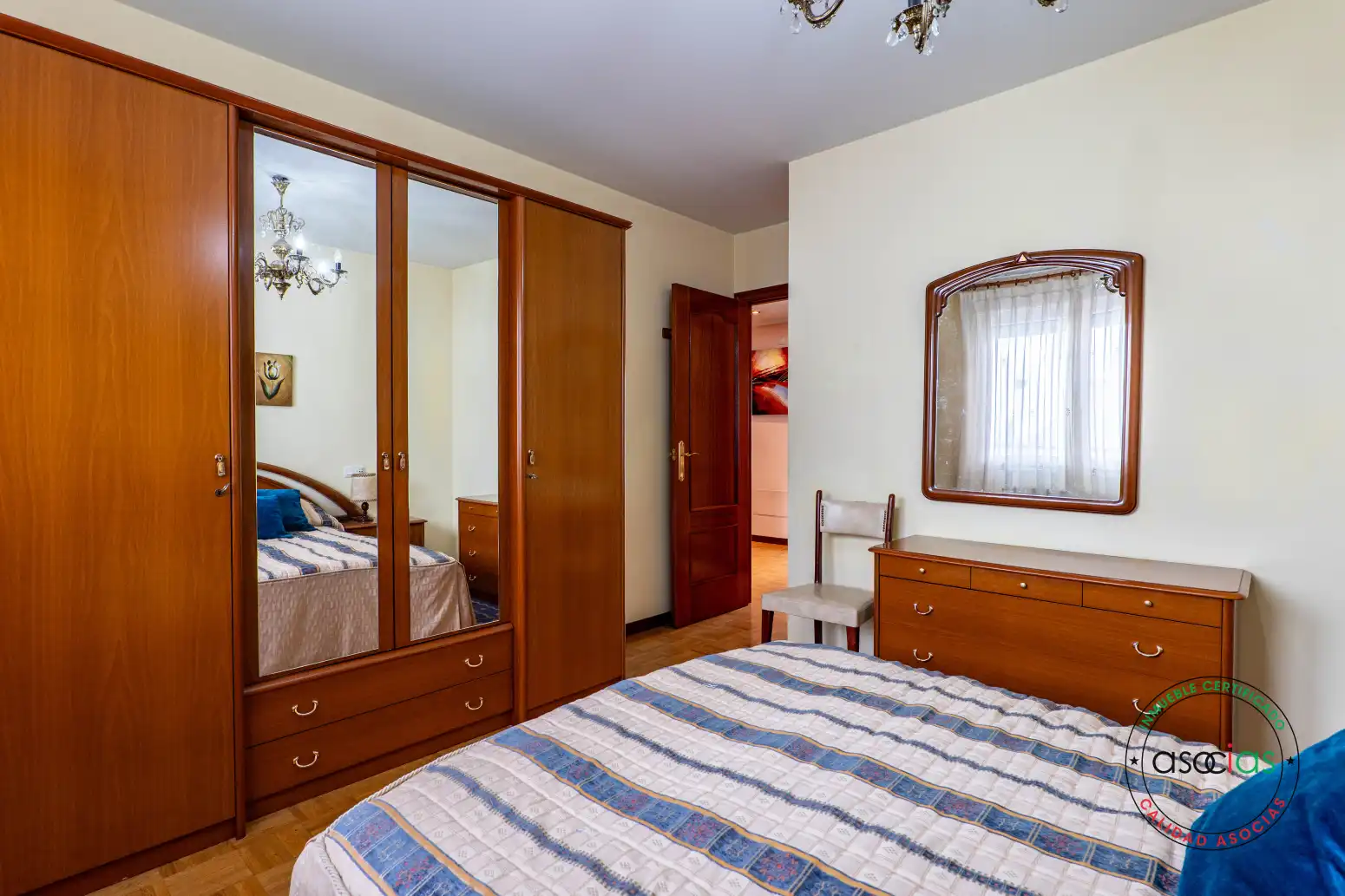 Habitación de Piso en venta en Gijón  con Calefacción, Parquet y Trastero
