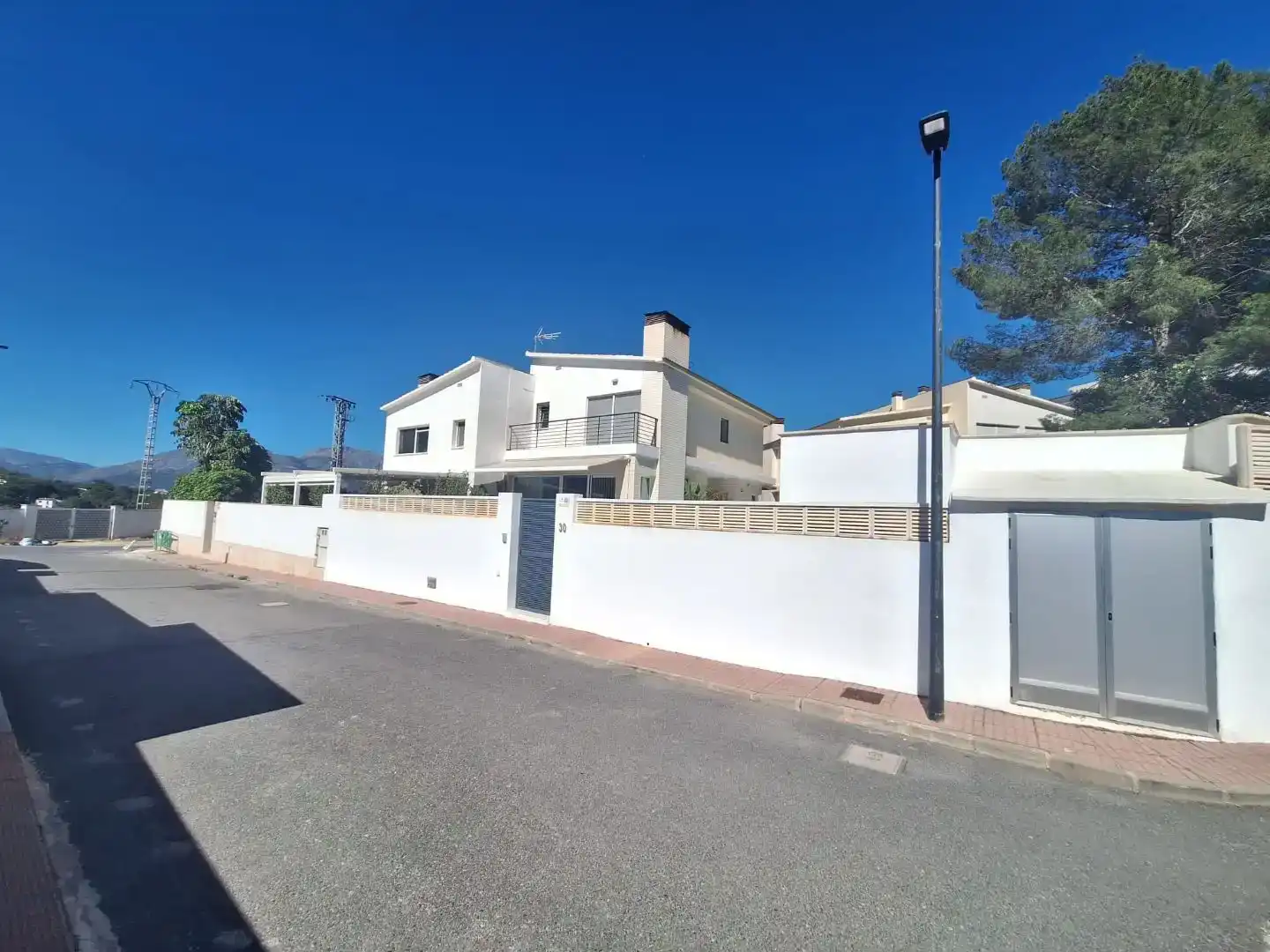 Vista exterior de Pis en venda en L'Alfàs del Pi amb Aire condicionat i Piscina