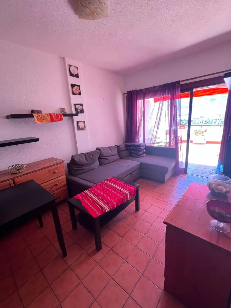 Sala de estar de Apartamento en venta en Arona con Terraza, Amueblado y Piscina comunitaria