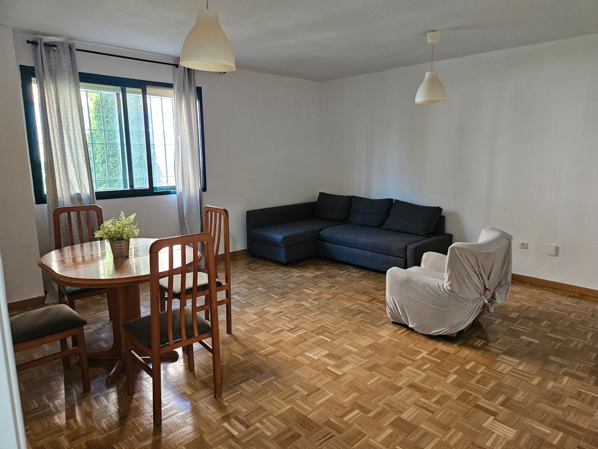 Living room of Flat for sale in San Lorenzo de El Escorial  with Heating, Terrace and Furnished