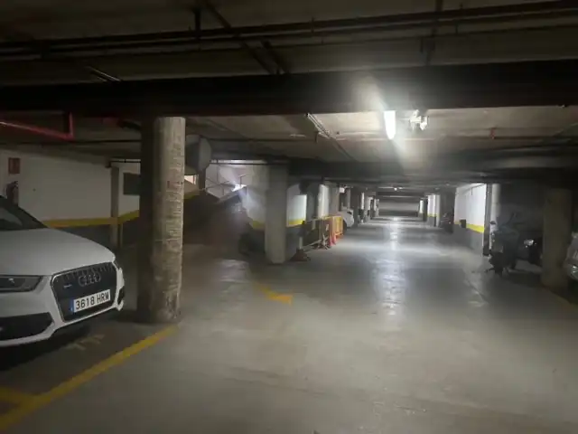 Parking de Garaje en venta en Barcelona con Alarma