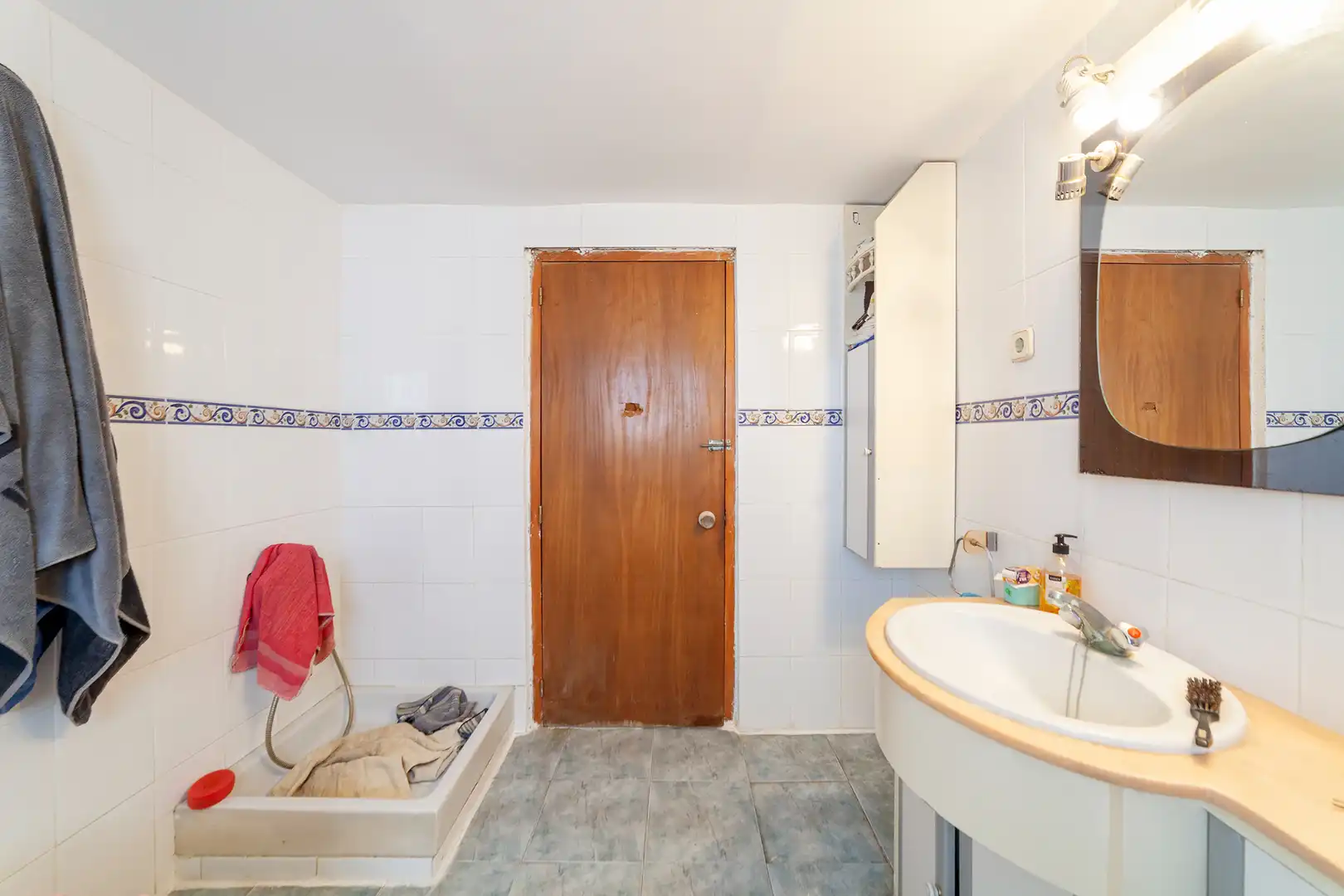 Bany de Casa o xalet en venda en Venta del Moro amb Terrassa, Moblat i Rentadora