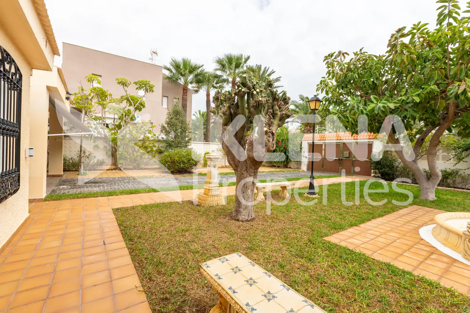 Garden of Houses for sale in Roquetas de Mar  with Air Conditioner, Private garden and Terrace