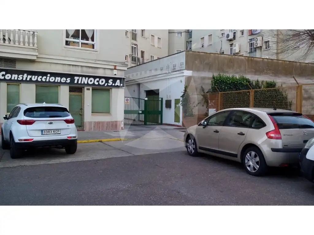 Garage for rent in Avenida del Perú, Valdepasillas - La Paz - Huerta Rosales