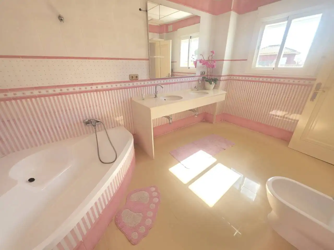 Bathroom of Houses for sale in Chiclana de la Frontera  with Terrace and Swimming Pool