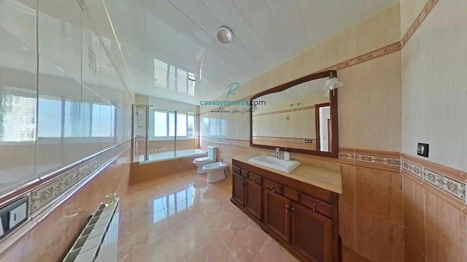 Baño de Casa o chalet en venta en Sant Cugat Sesgarrigues con Aire acondicionado, Calefacción y Jardín privado