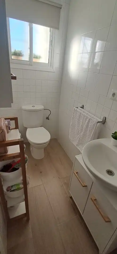 Badezimmer von Einfamilien-Reihenhaus zum Verkauf in Utrera mit Klimaanlage und Abstellraum