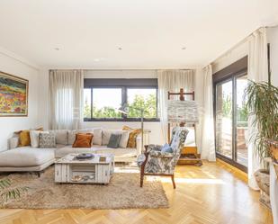 Living room of Attic for sale in Majadahonda  with Air Conditioner, Terrace and Swimming Pool