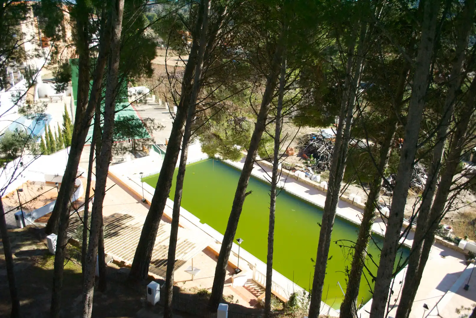 Vista exterior de Edifici en venda en Bejís amb Piscina comunitària