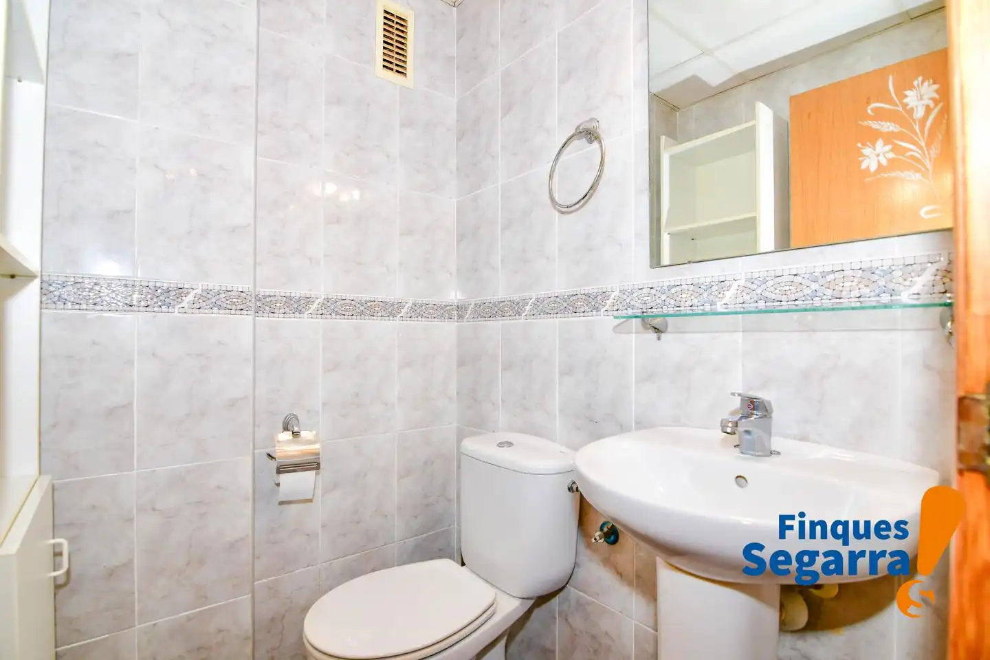 Bathroom of Flat for sale in El Vendrell  with Air Conditioner, Terrace and Community pool