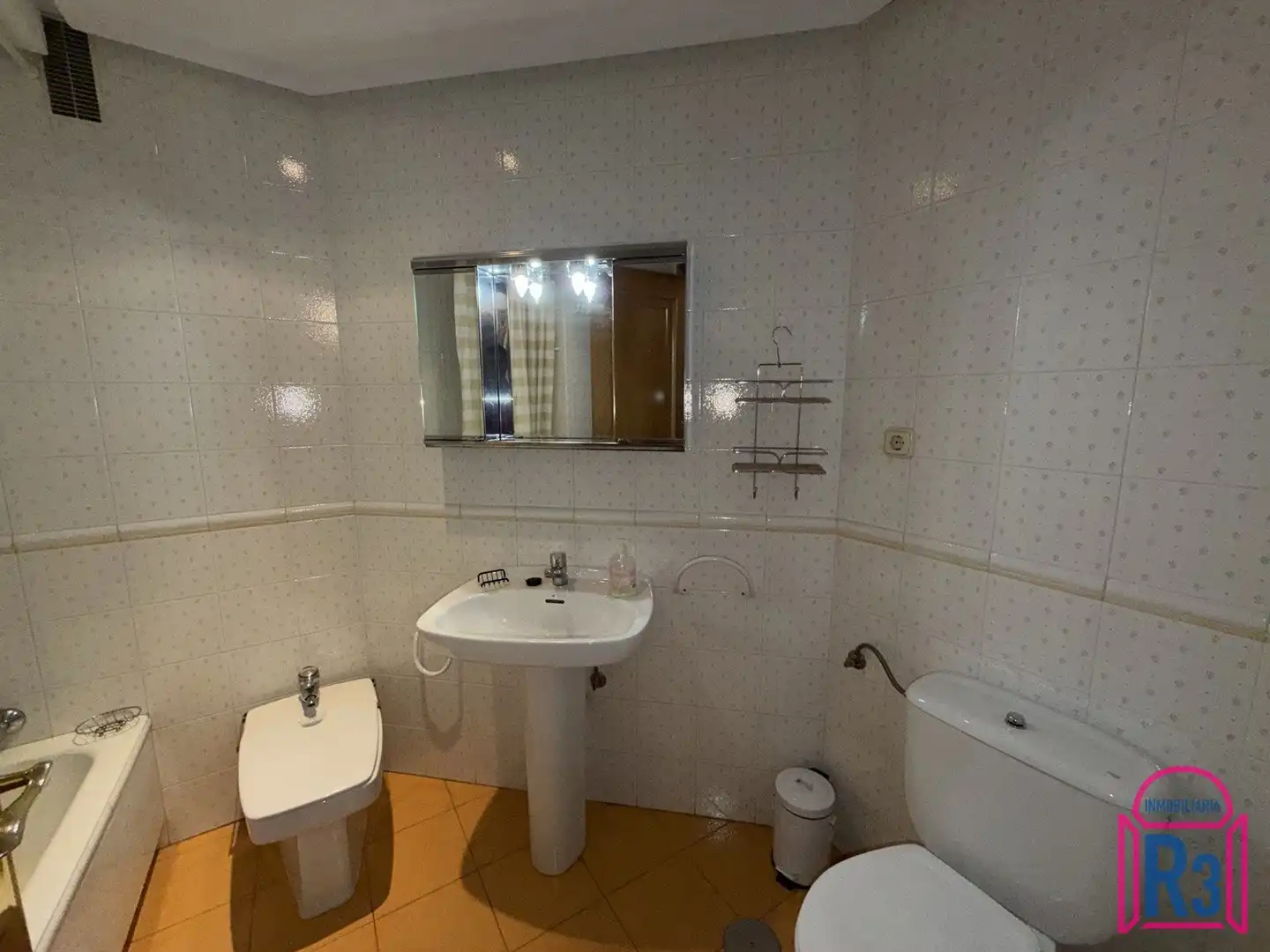 Wohnung zur Miete in Quiñones de León, Crucero