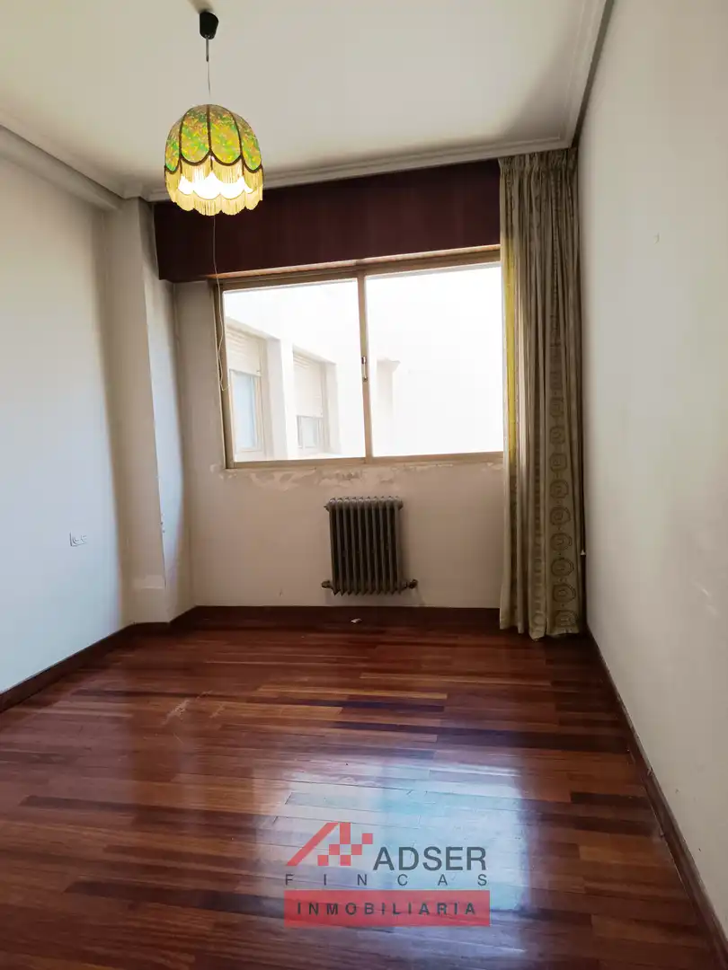 Bedroom of Flat for sale in  Logroño  with Parquet flooring and Terrace