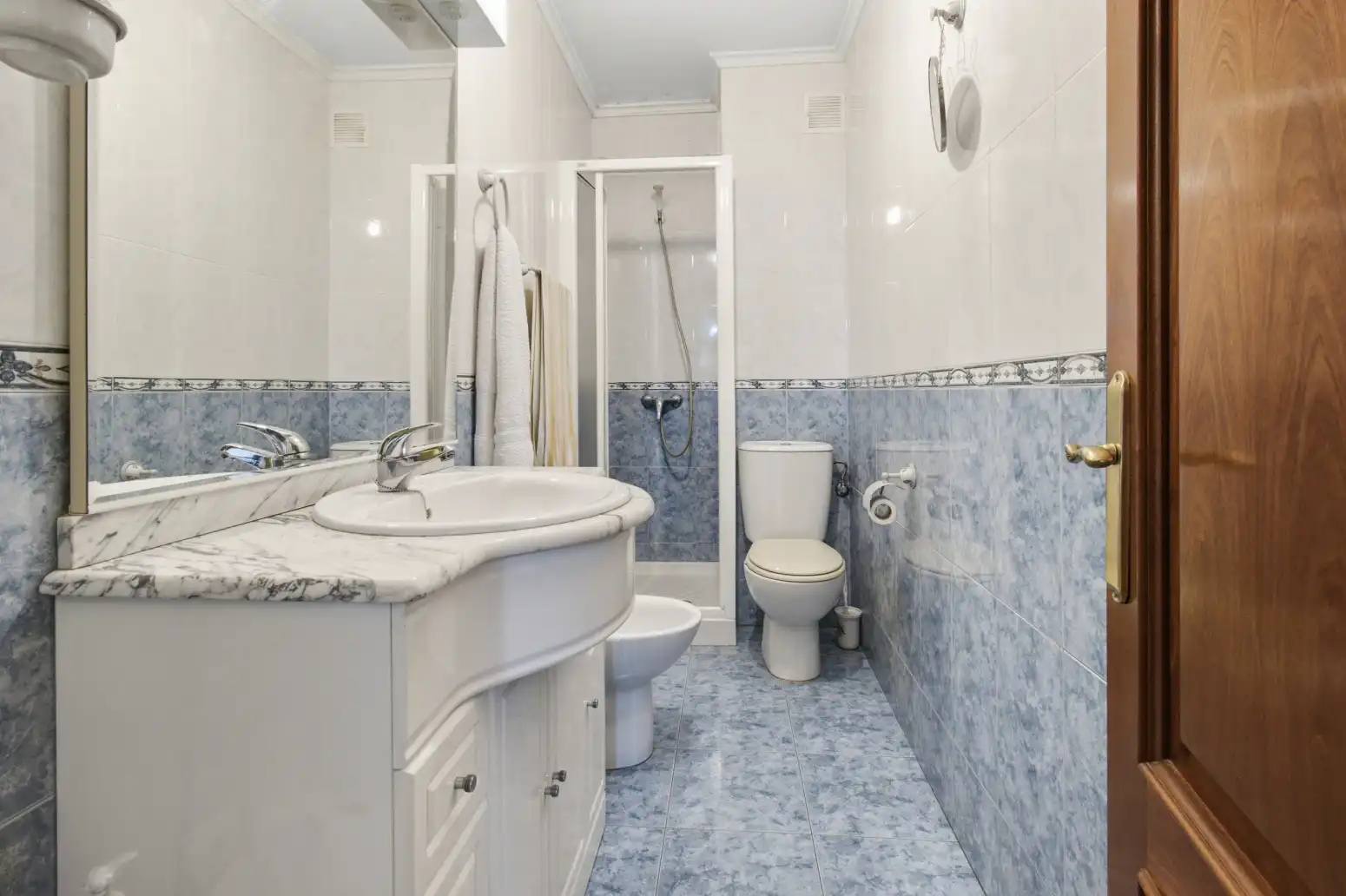 Bathroom of Flat for sale in Castrillón  with Terrace and Furnished