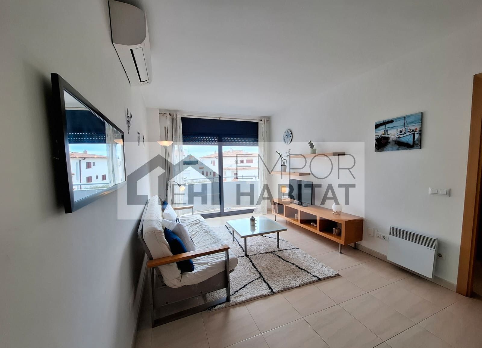 Sala d'estar de Apartament en venda en Llançà amb Aire condicionat, Terrassa i Moblat