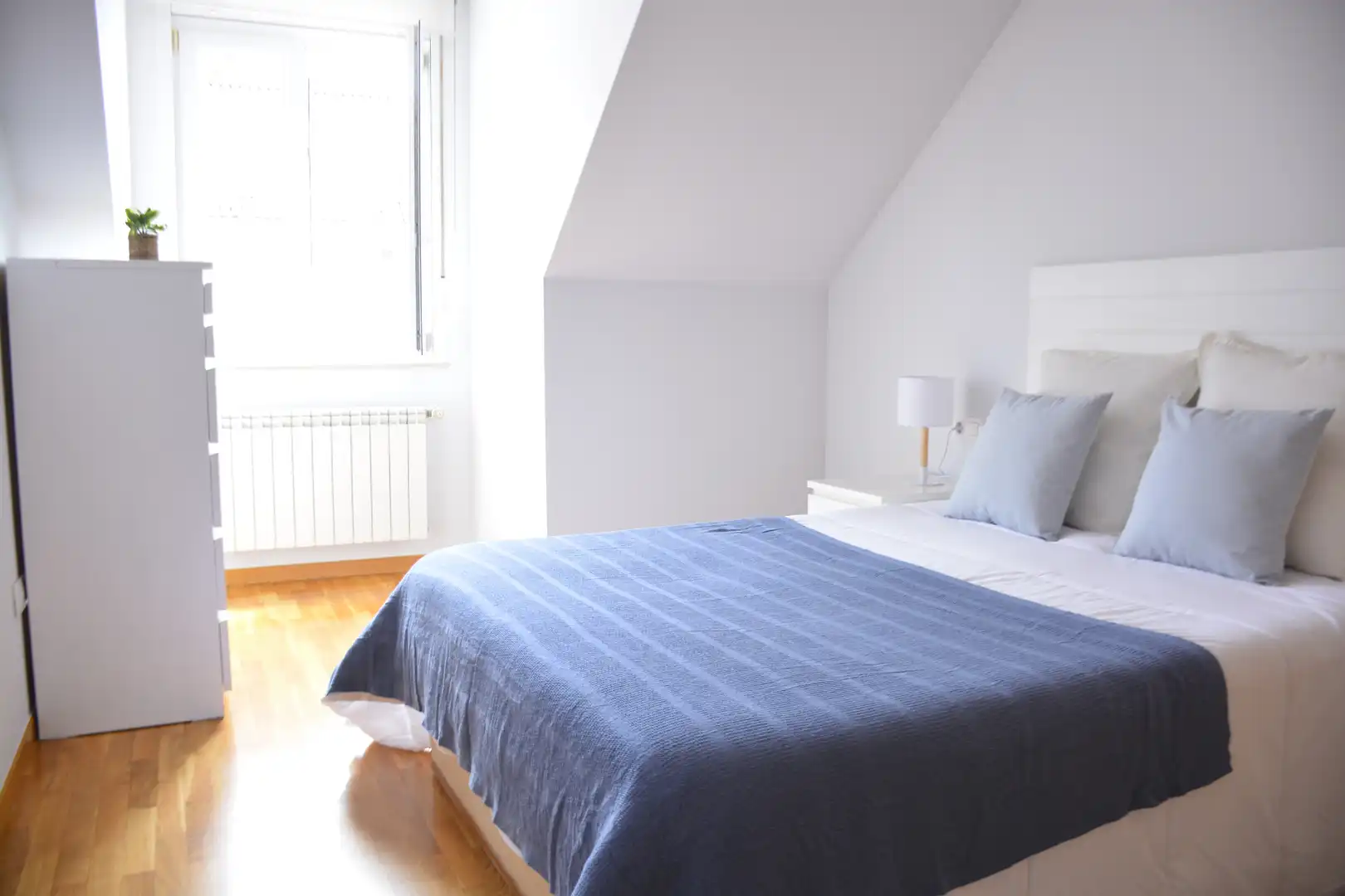 Bedroom of Flat for sale in Ames  with Heating, Parquet flooring and Storage room