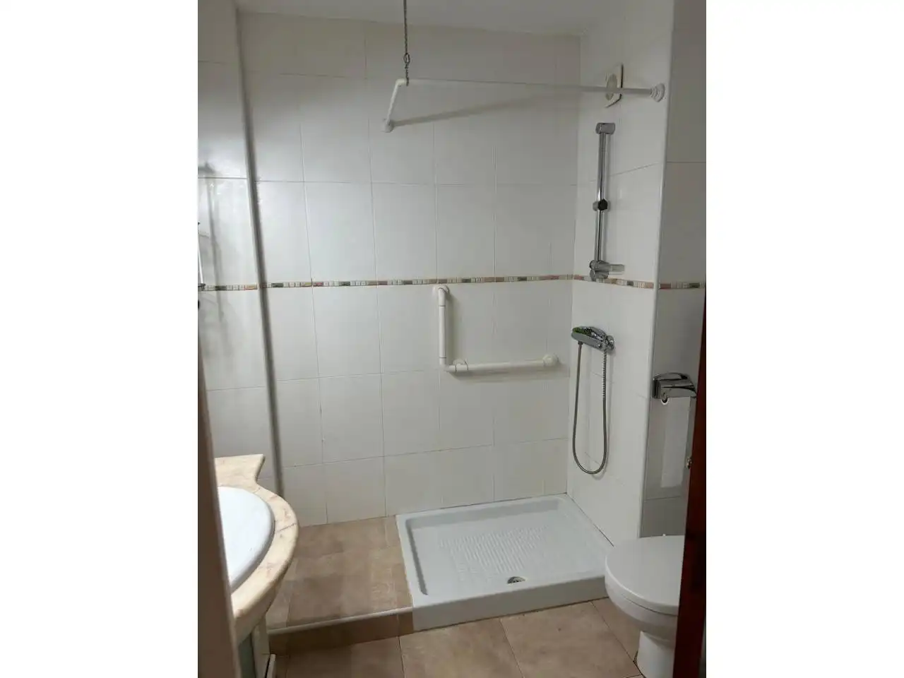 Baño de Piso de alquiler en La Garriga con Aire acondicionado y Balcón