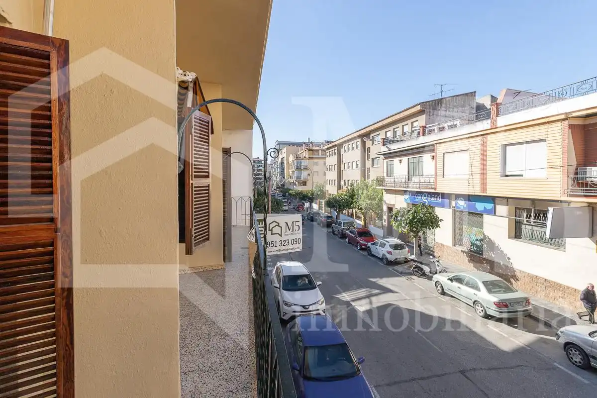 Vista exterior de Casa o xalet en venda en Vélez-Málaga amb Aire condicionat, Terrassa i Balcó