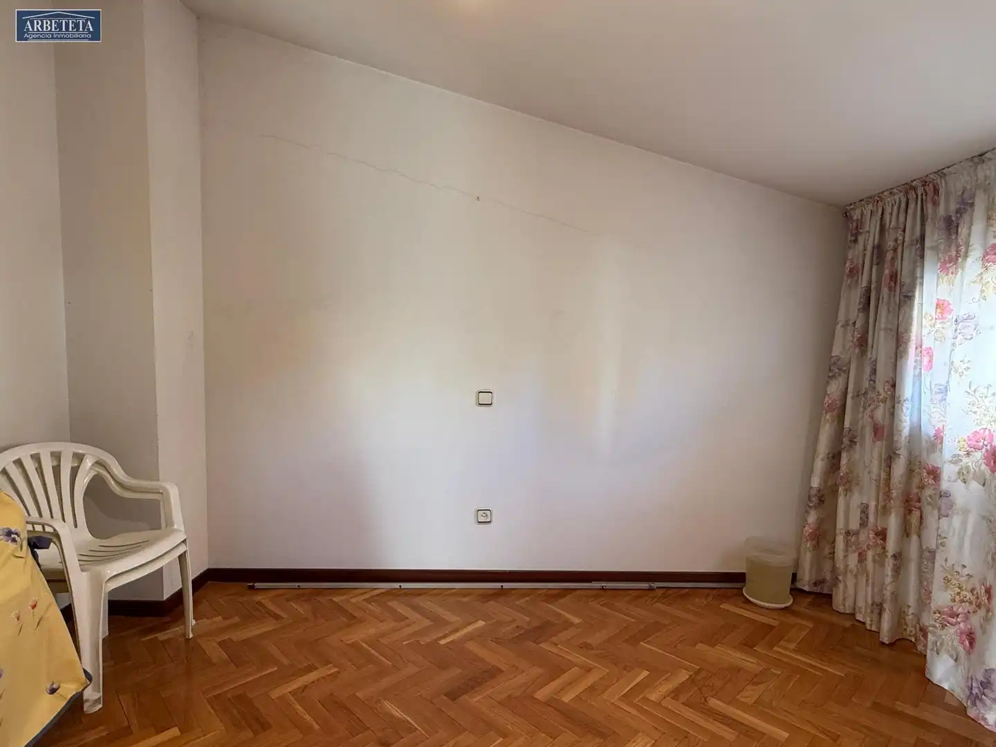 Schlafzimmer von Einfamilien-Reihenhaus zum Verkauf in Guadalajara mit Heizung, Parkett und Terrasse