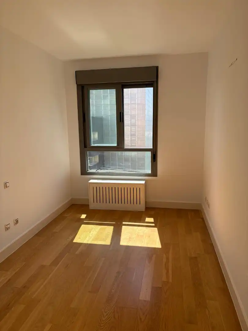 Bedroom of Flat for rent in Madrid  with Air Conditioner, Heating and Storage room