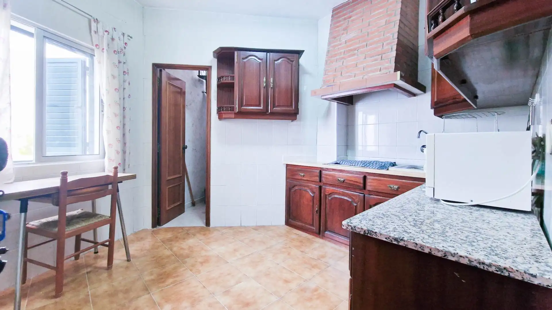 Cocina de Casa o chalet en venta en Cheles con Terraza, Trastero y Balcón