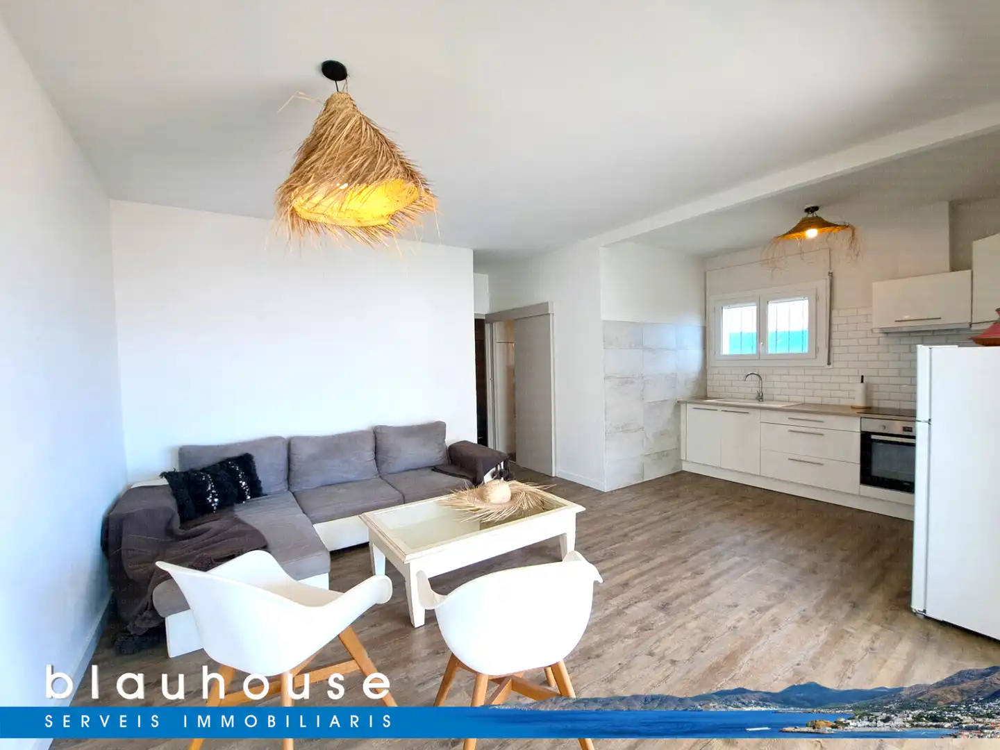 Sala d'estar de Casa adosada en venda en Llançà amb Jardí privat, Parquet i Terrassa