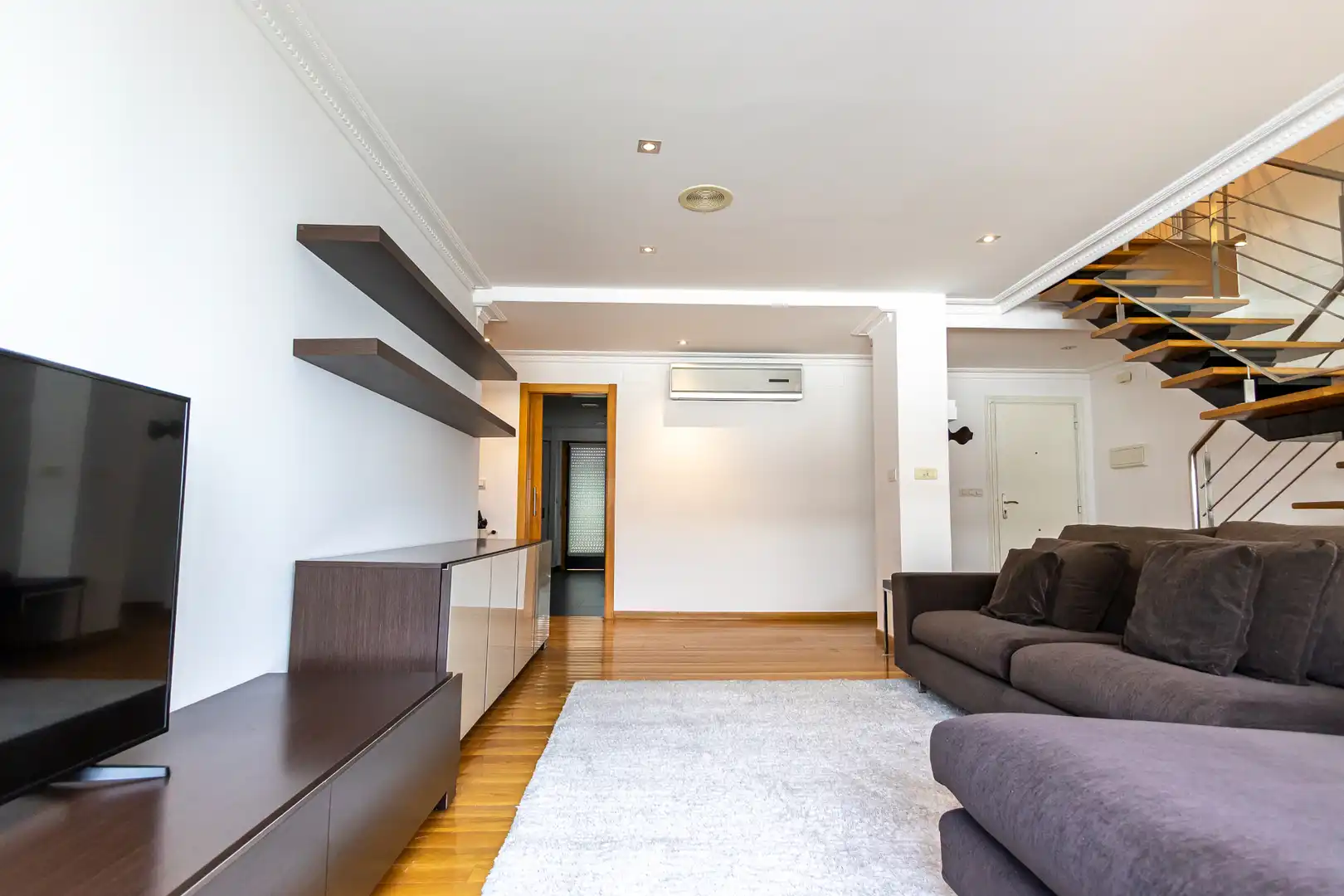 Sala d'estar de Dúplex de lloguer en Ourense Capital  amb Aire condicionat, Calefacció i Parquet