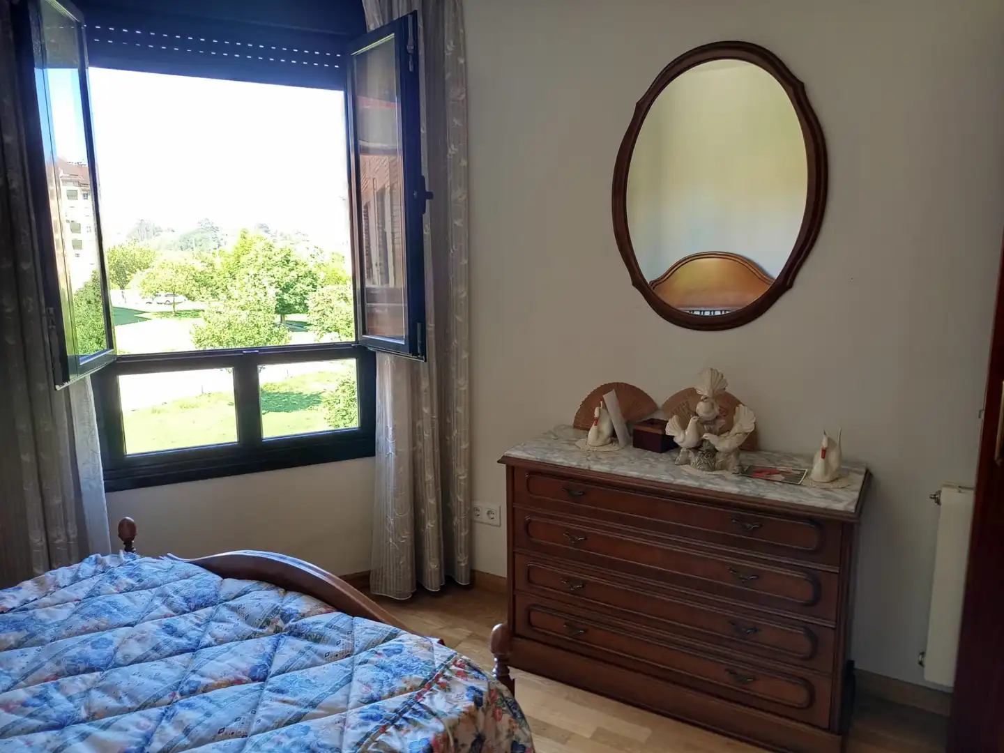 Schlafzimmer von Wohnung zur Miete in Gijón  mit Heizung, Terrasse und Abstellraum