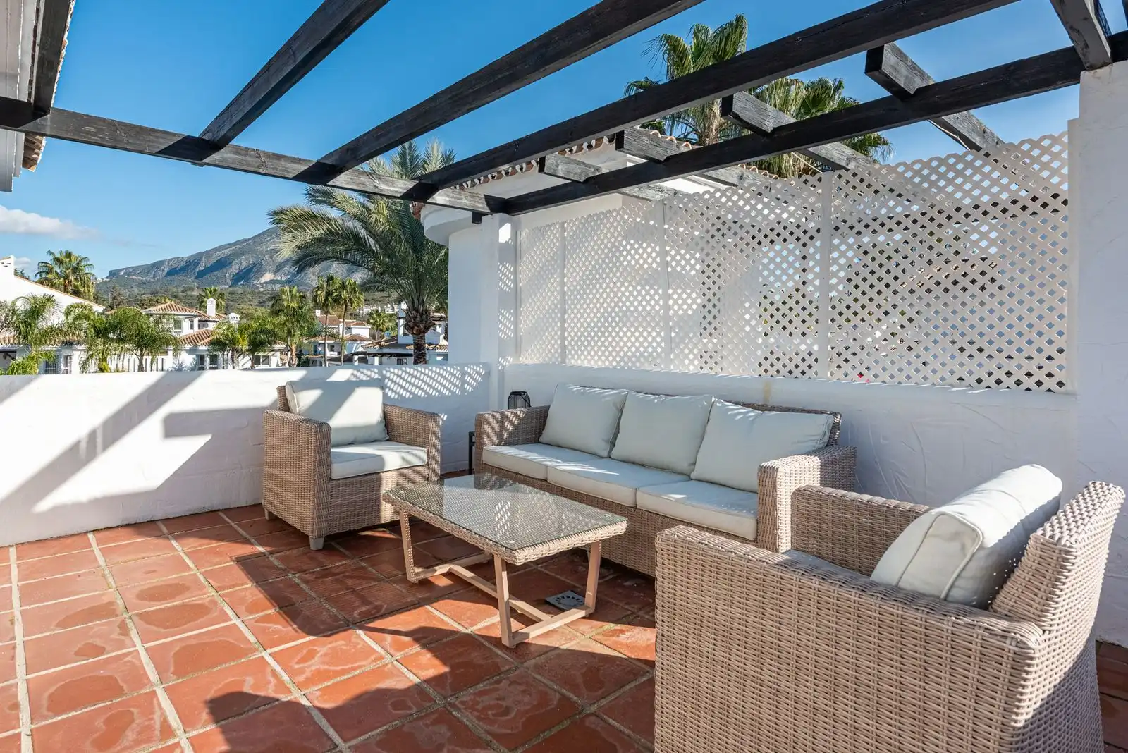 Terraza de Apartamento en venta en Marbella con Terraza, Amueblado y Piscina comunitaria
