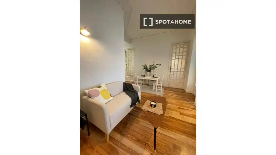 Bedroom of Flat for share in Madrid  with Air Conditioner, Heating and Furnished