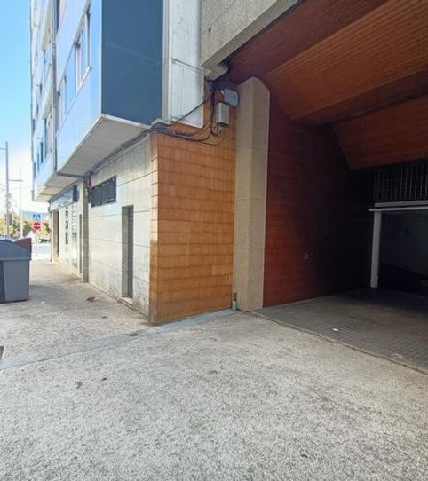 Foto 2 de Garaje de alquiler en Avenida de Vilagarcía, 23, Ensanche - Sar, Santiago de Compostela