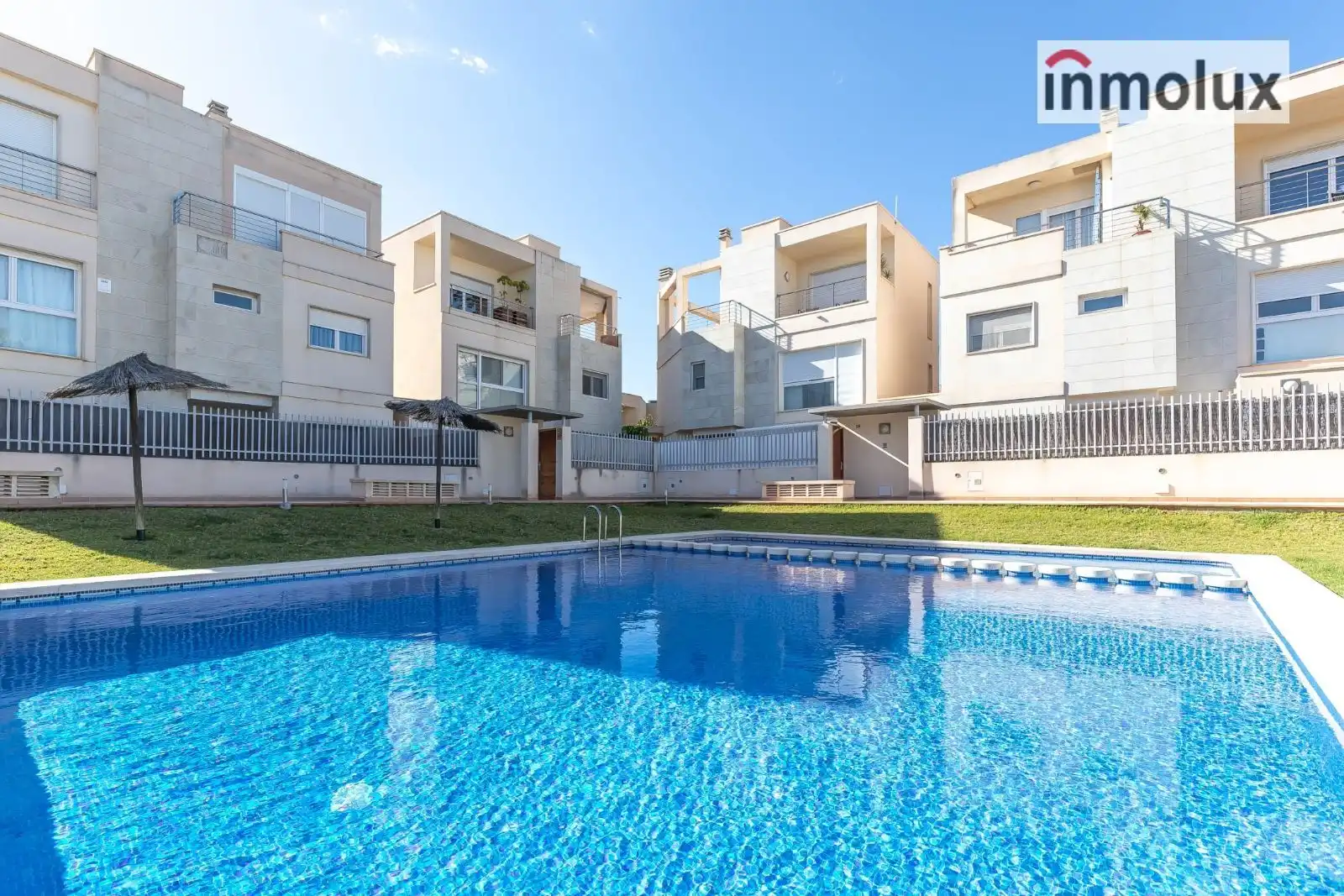 Adossat amb piscina de lloguer a Calle del Sargo