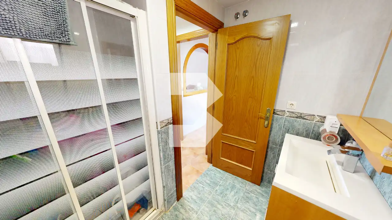 Badezimmer von Einfamilien-Reihenhaus zum Verkauf in Mutxamel mit Klimaanlage, Heizung und Terrasse
