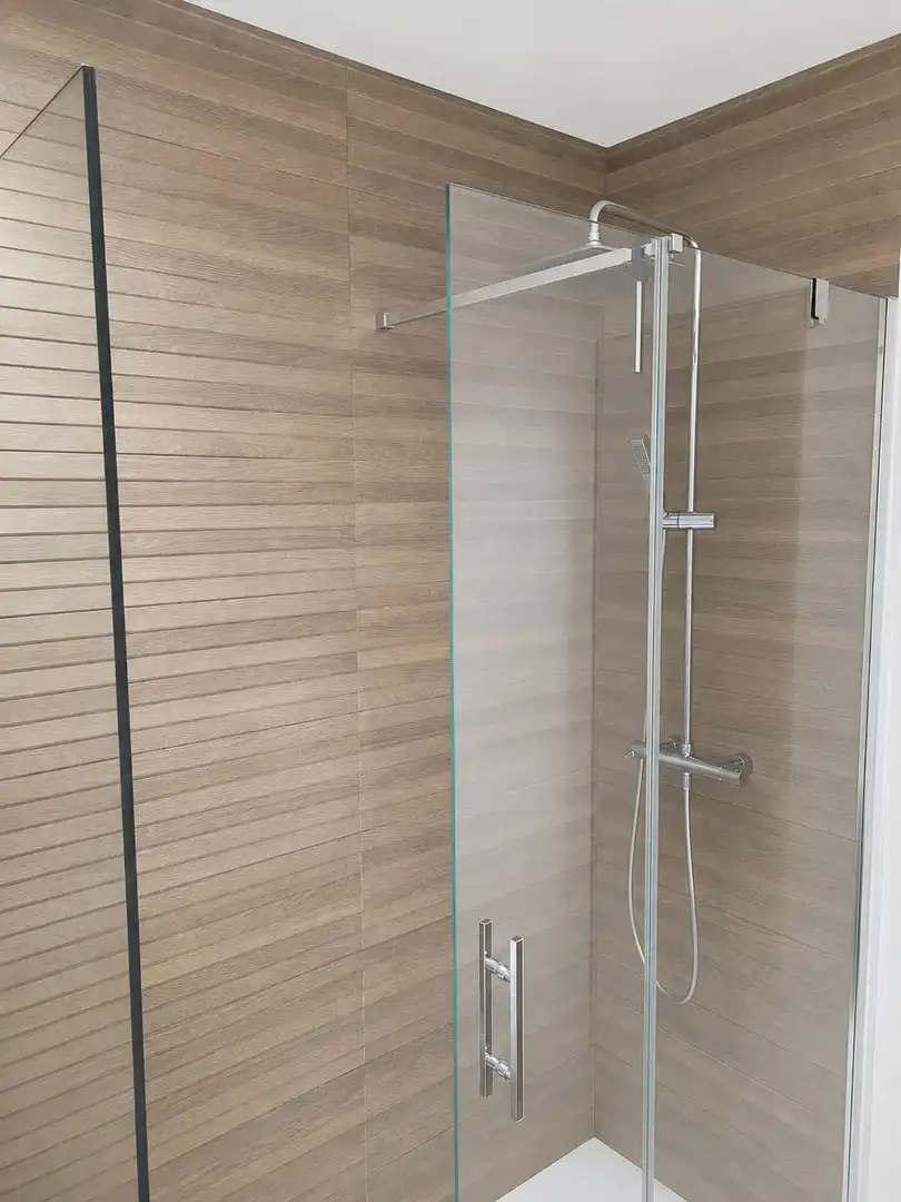 Baño de Piso de alquiler en Vigo  con Calefacción, Parquet y Horno