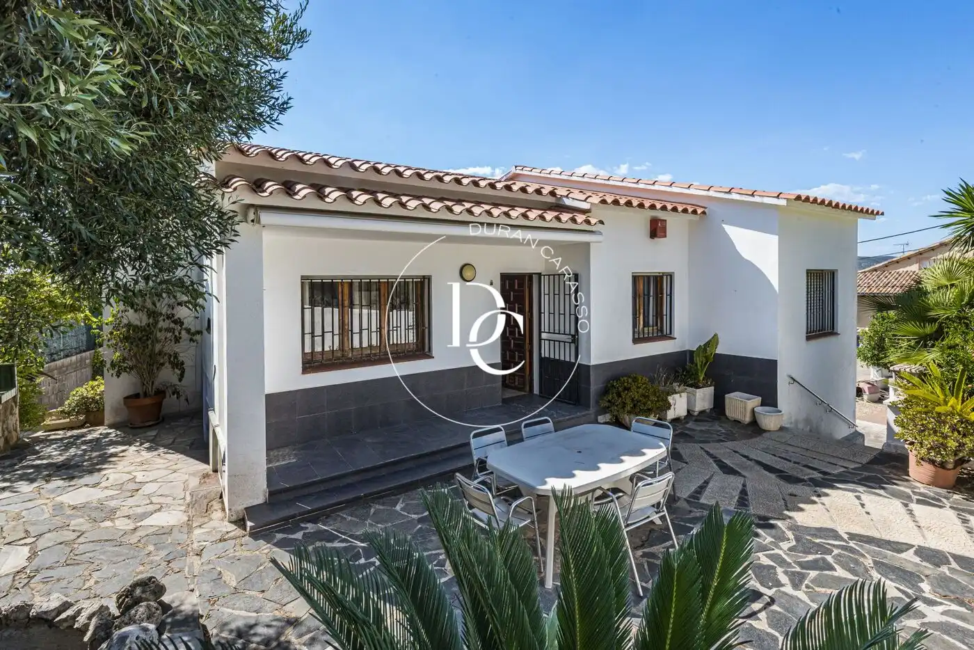 Vista exterior de Casa o xalet en venda en Sant Pere de Ribes amb Jardí privat, Terrassa i Traster