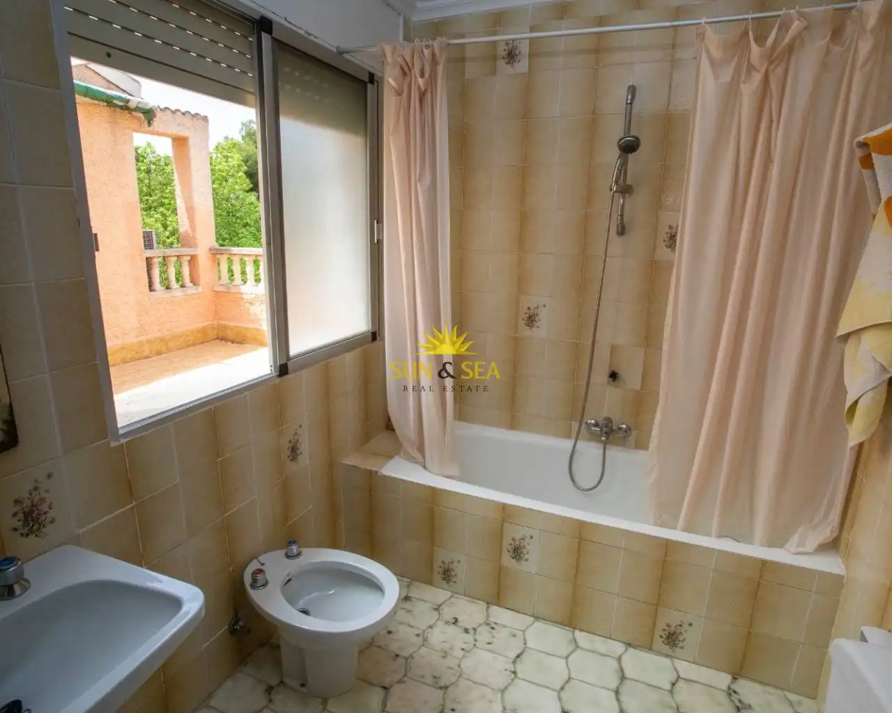 Bany de Casa o xalet en venda en Las Torres de Cotillas amb Aire condicionat, Calefacció i Jardí privat
