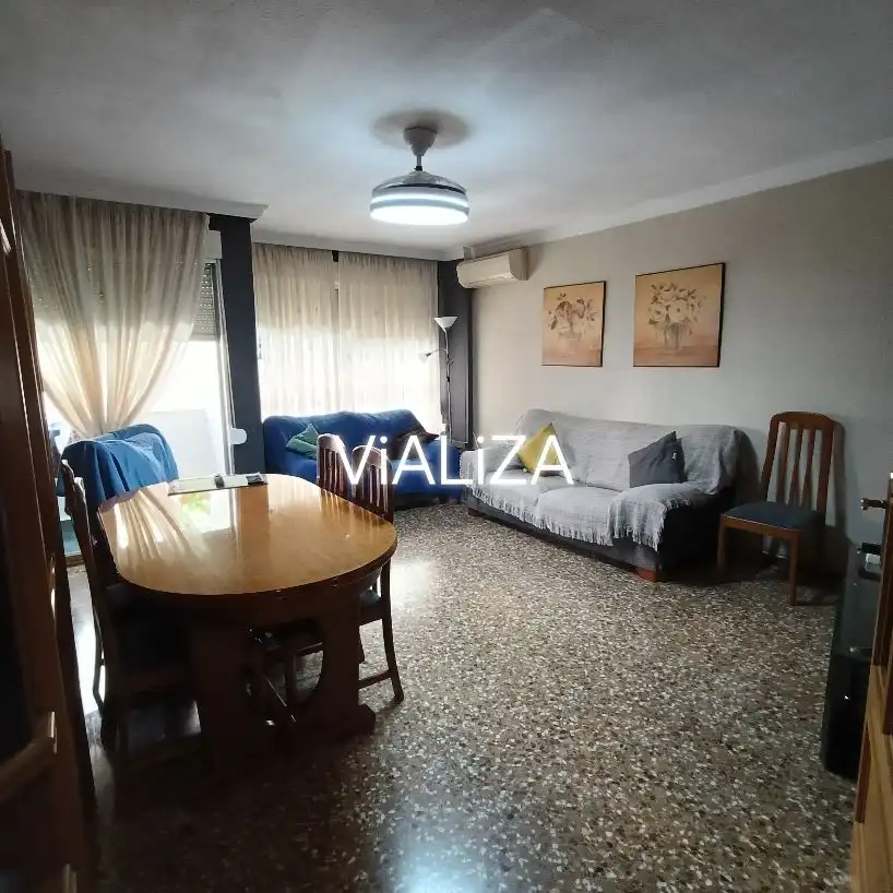 Piso con terraza en venta en Carrer Nord