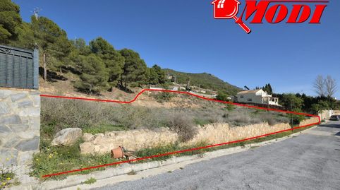 Bienvenido a una oportunidad única en Padul, Granada! Presentamos una impresionante parcela urbana de 2.685 metros cuadrados ubica