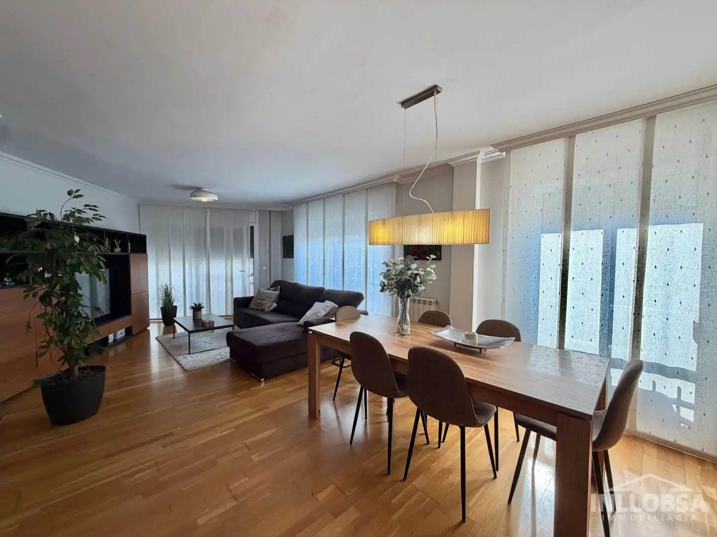 Sala d'estar de Pis en venda en Manresa amb Calefacció, Parquet i Terrassa