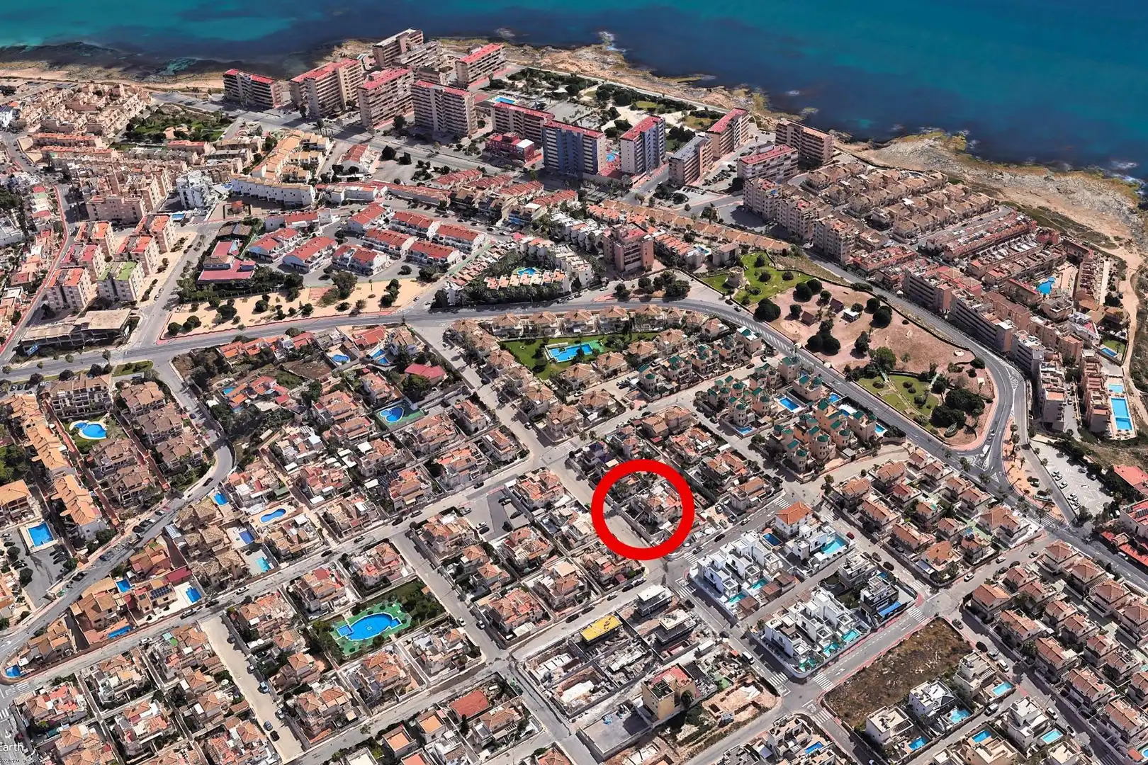 Vista exterior de Casa adosada en venda en Torrevieja amb Aire condicionat, Calefacció i Jardí privat