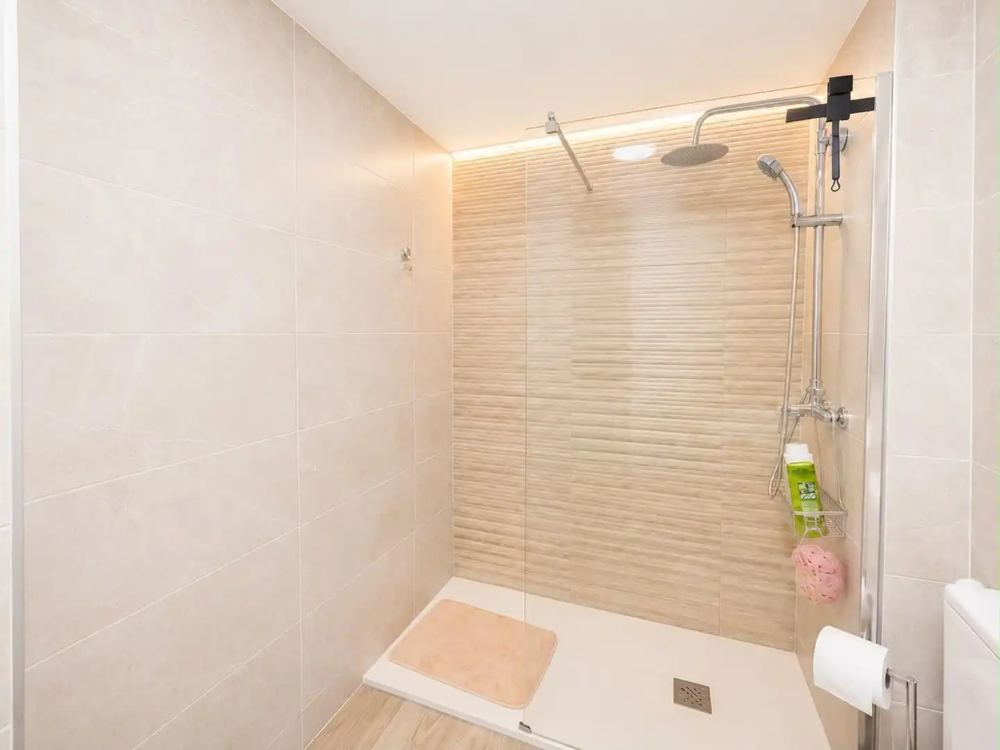 Badezimmer von Erdgeschoss zur Miete in Torrevieja mit Klimaanlage, Heizung und Terrasse