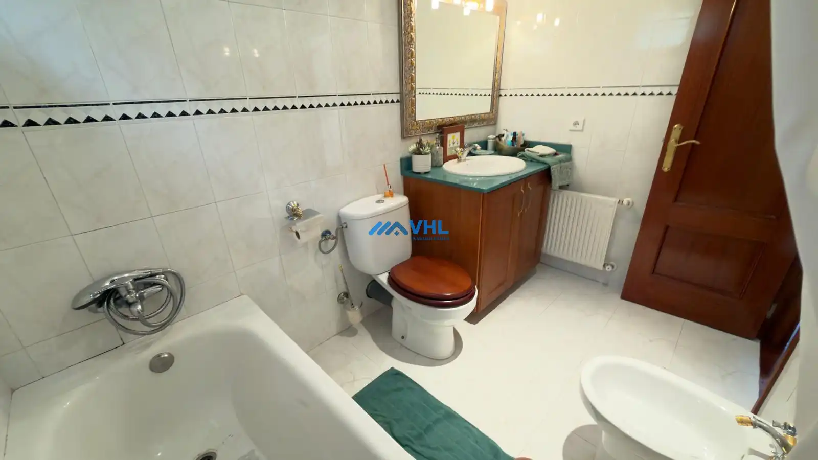 Bathroom of Houses for sale in Castro-Urdiales  with Heating, Private garden and Balcony
