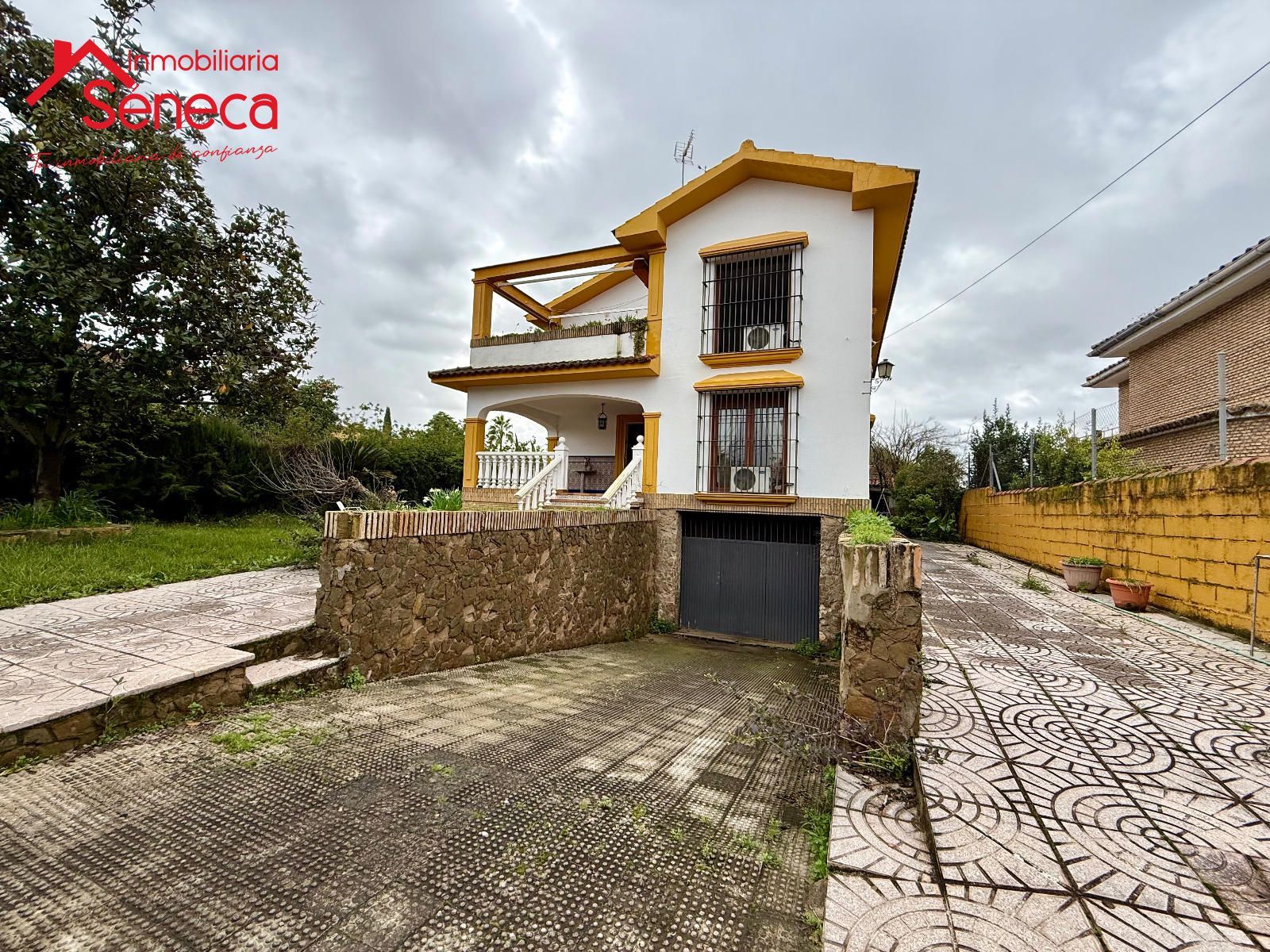 Exterior view of House or chalet for sale in  Córdoba Capital  with Terrace, Furnished and Balcony