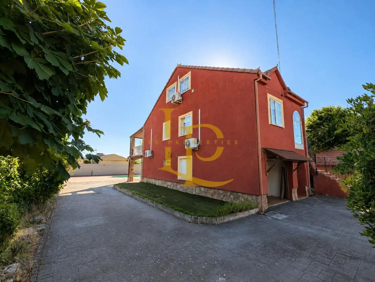 Vista exterior de Casa o chalet en venta en El Casar con Aire acondicionado, Jardín privado y Terraza