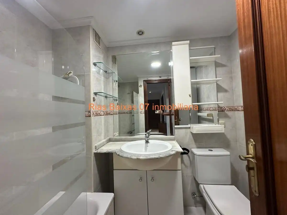 Bathroom of Flat for sale in Lavadores