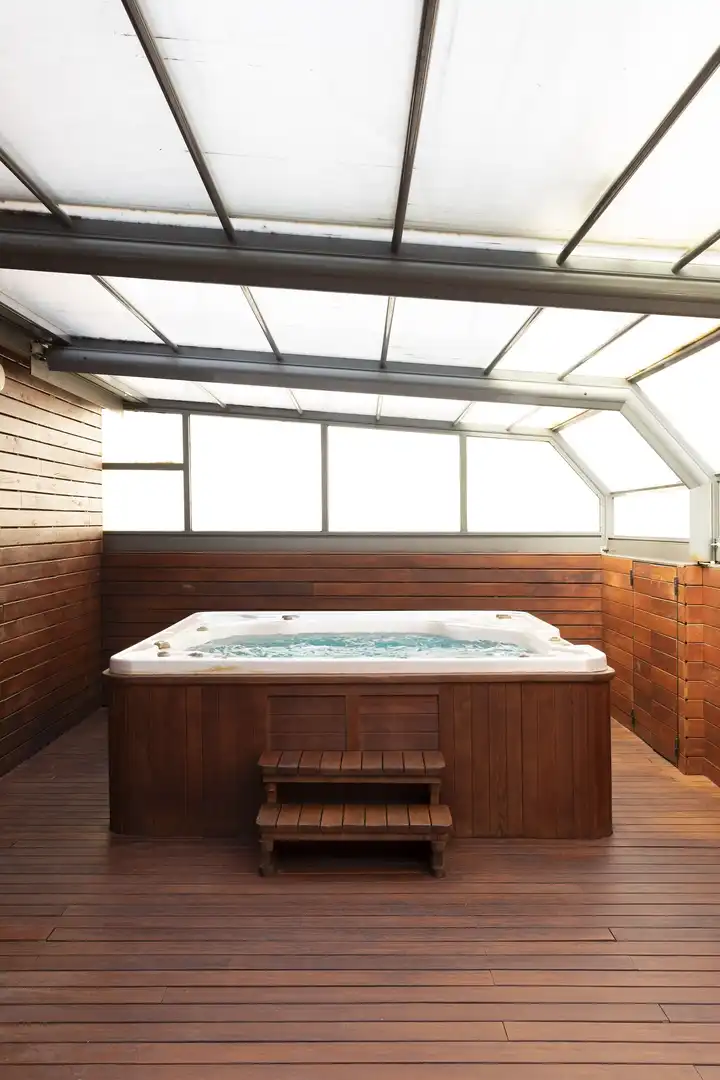 Piscina de Casa o xalet en venda en Barcelona amb Aire condicionat, Calefacció i Terrassa
